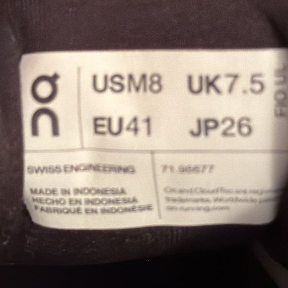 On Cloud Shoes - Picture 6 of 7